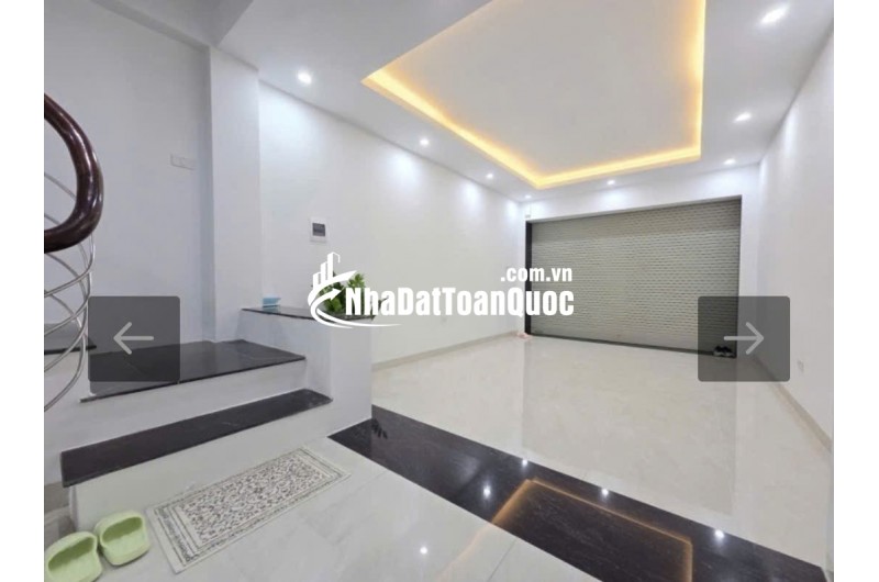 GARA 7 CHỖ – NGÕ RỘNG – PHÂN LÔ VIP  LÊ TRỌNG TẤN  18.2 TỶ